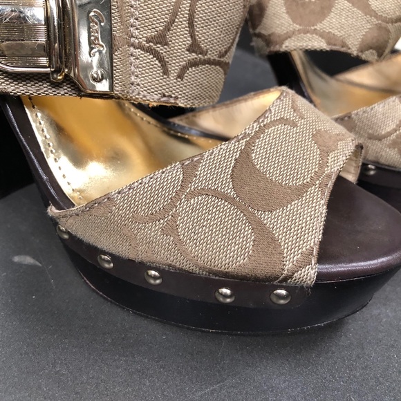 Coach Darcey Heels with Vintage Wristlet - Picture 9 of 17